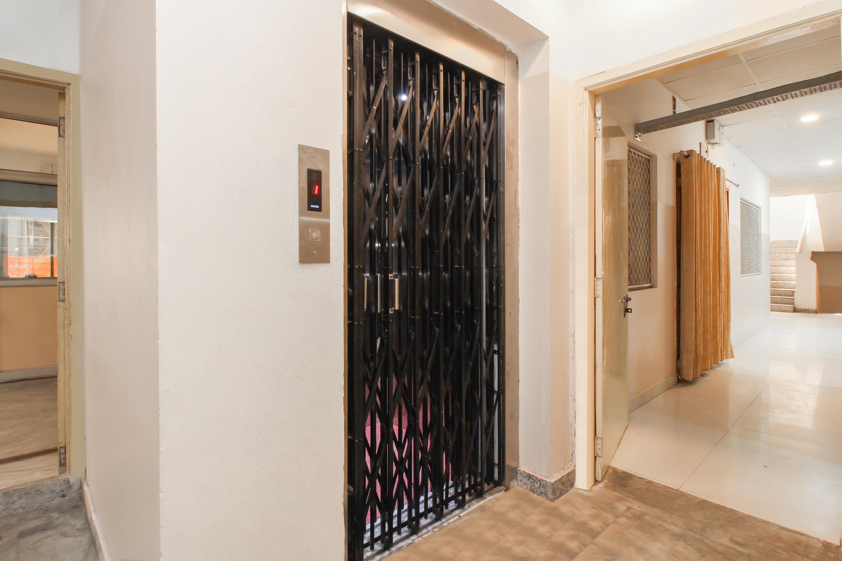 Oyo 37499 Saba Service Apartments Hajdarabad Zewnętrze zdjęcie
